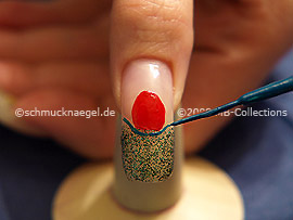 Nail art liner in the colour dark green