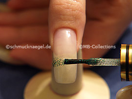Nail lacquer in the colour green-Glitter