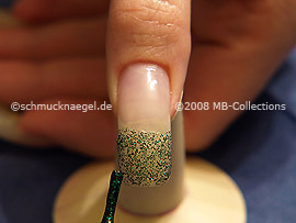 Nail lacquer in the colour green-Glitter