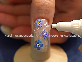 Nail art pen in the colour white