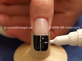 Nail art pen in the colour white