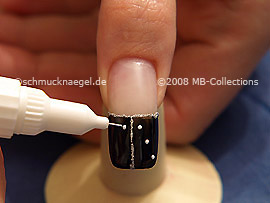Nail art pen in the colour white