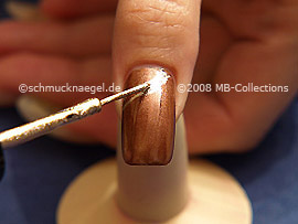 Nail art liner in the colour gold