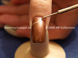 Nail art liner in the colour gold