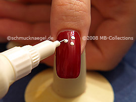 Nail art pen in the colour white