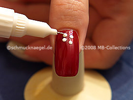 Nail art pen in the colour white