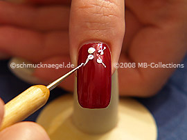 Nail art pen in the colour white