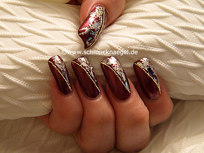Fingernail motif with metallic foil and nail art bouillons