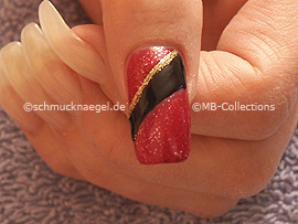 Nail art liner in the colour gold-glitter