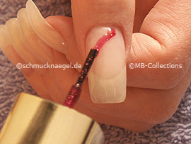 Nail polish in the colour red-glitter