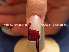 Nail lacquer in the colour claret-red