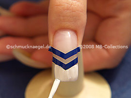 Nail art pen or nail lacquer in the colour white