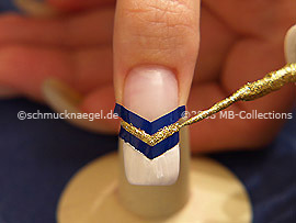 Nail art liner in the colour gold-Glitter