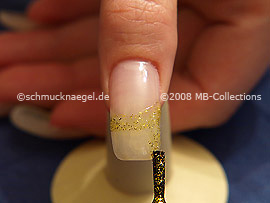 Nail lacquer in the colour gold-Glitter