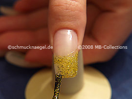 Nail lacquer in the colour gold-Glitter