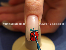 Nail art liner in the colour dark green