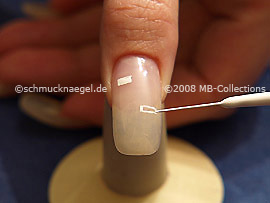 Nail art liner in the colour white