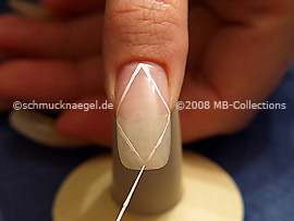 Nail art liner in the colour white