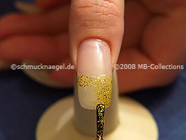 Nail lacquer in the colour gold-Glitter