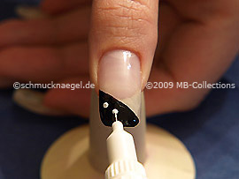 Nail art pen in the colour white