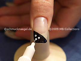 Nail art pen in the colour white