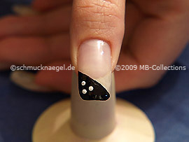 Nail art pen in the colour white