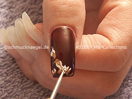 Nail art bouillons in silver and the spot-swirl