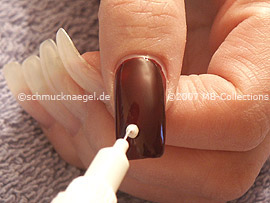 Nail art pen in the colour white