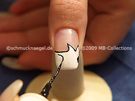 Nail art liner in the colour black