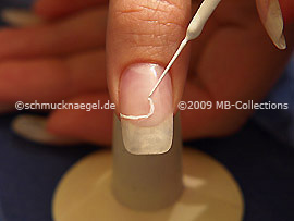 Nail art liner in the colour white