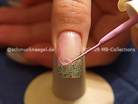 Nail art liner in the colour mauve