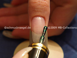 Nail lacquer in the colour green-Glitter