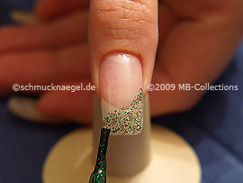 Nail lacquer in the colour green-Glitter