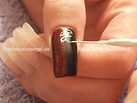 Nail art liner in the colour white