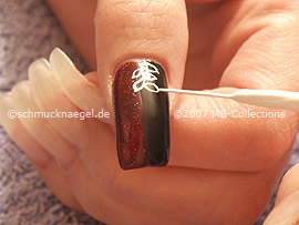 Nail art liner in the colour white