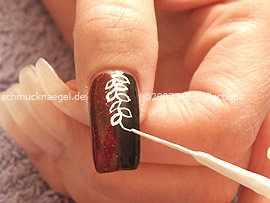 Nail art liner in the colour white