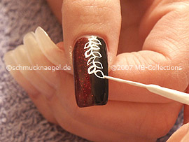 Nail art liner in the colour white
