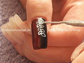 Nail art liner in the colour silver-glitter