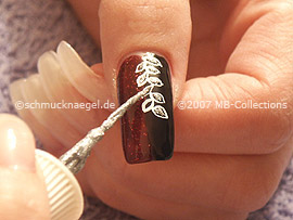 Nail art liner in the colour silver-glitter
