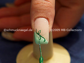 Nail art liner in the colour dark green