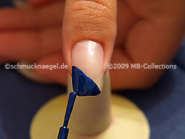 Nail lacquer in the colour dark blue