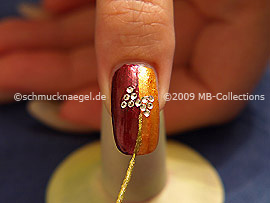 Nail art liner in the colour gold-Glitter