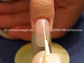 Nail art liner in the colour white