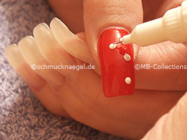 Nail art pen in the colour white