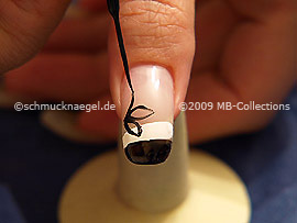 Nail art liner in the colour black