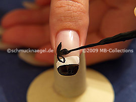 Nail art liner in the colour black