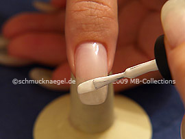 Nail lacquer in the colour white