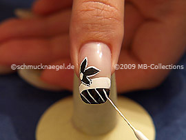 Nail art liner in the colour white