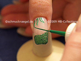 Nail art liner in the colour green