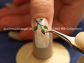 Dried leaf and the tweezers
